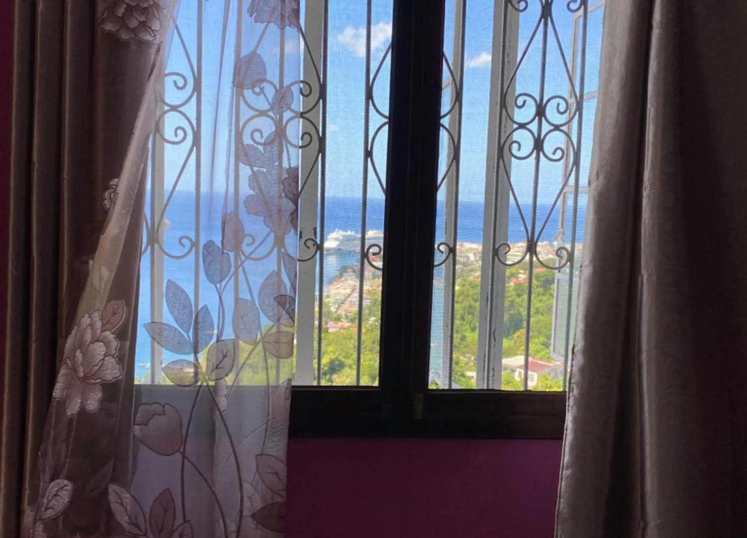 Fortune Sea View Villa Roseau 0*,  Dominica