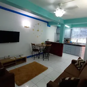  Apartment Cozy Vacation Retreat With Free Parking